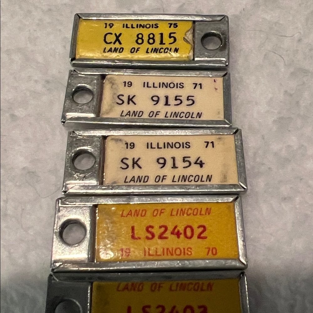 Vintage Disabled Veterans Illinois License Plate Keychains 1960-75 - Picture 4 of 5
